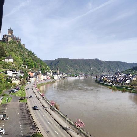 Panorama Oase Ferienwohnung Mit Blick Auf Mosel Und Reichsburg Cochem Esterno foto
